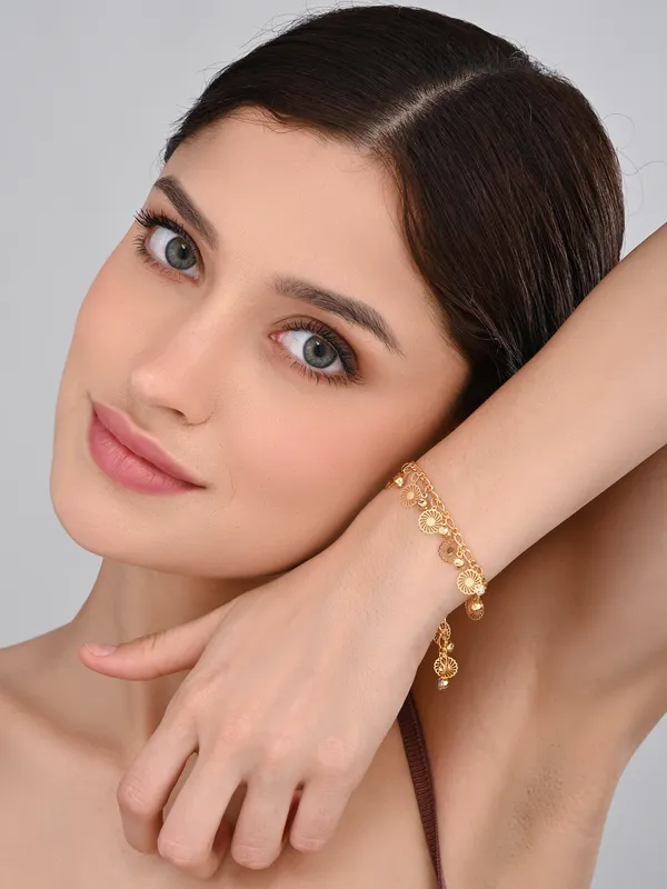 Fashionable_Gold_Bracelet_Featuring_Delicate_Floral_Charms_and_Gems