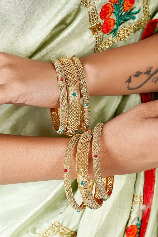 Set_Of_6_Gold_Traditional_Bangles_For_Women