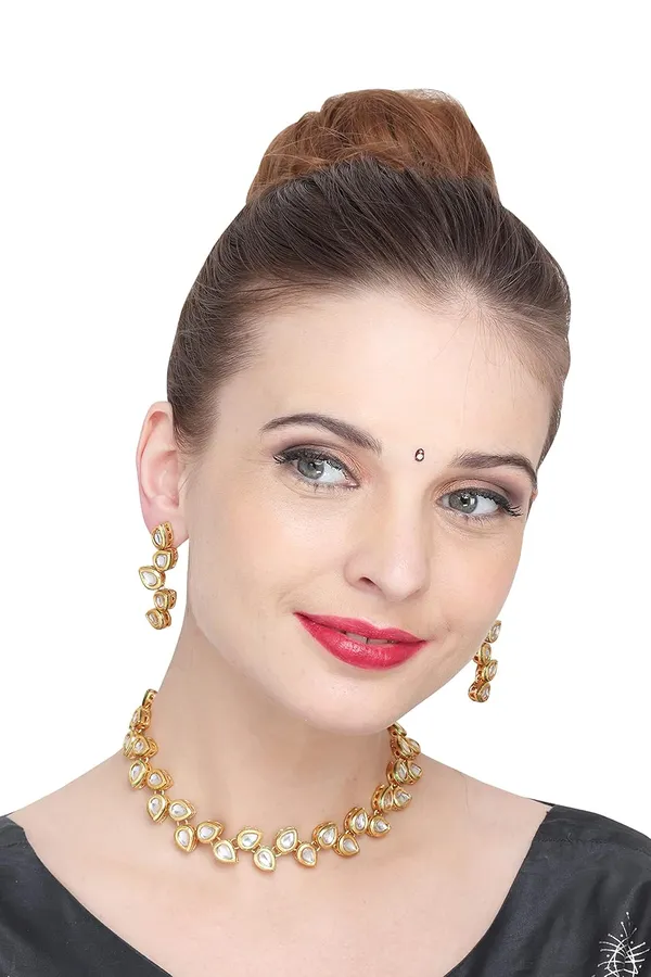 Gold_Plated_Traditional_Necklace_&_Earrings_Set_Embellished_With_Kundan_&_Pearl_For_Women