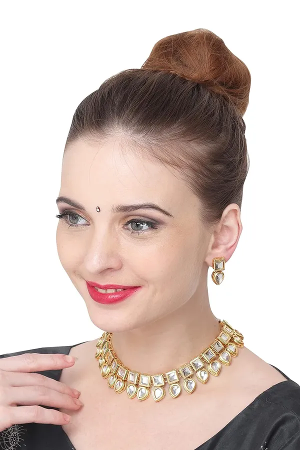 Gold_Trendy_Design_Kundan_Jewellery_Set_For_Women