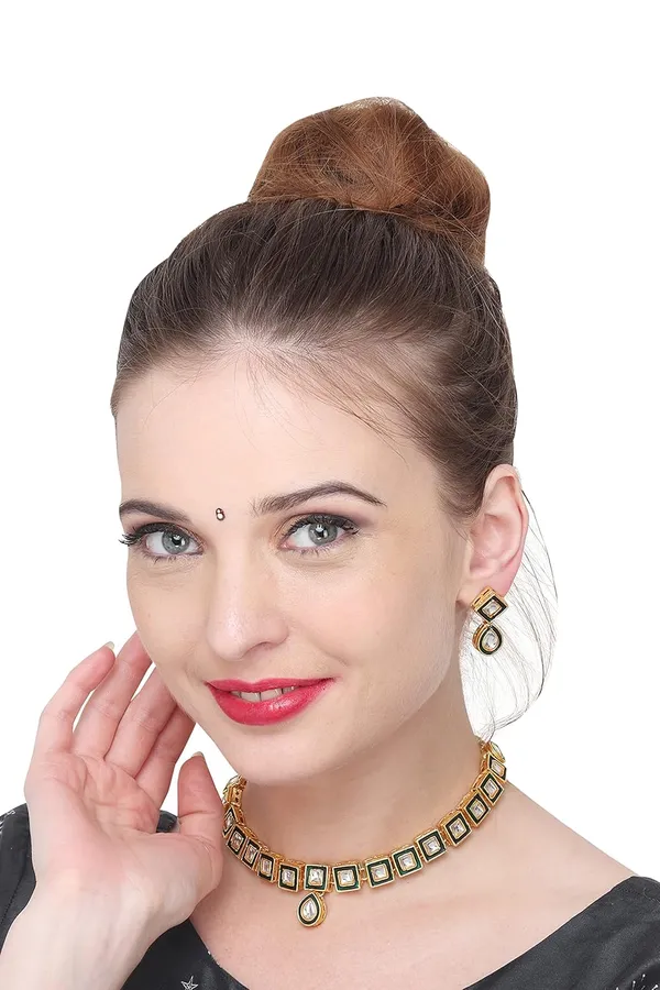 Green_Traditional_Necklace_&_Earrings_Set_Embellished_With_Kundan_For_Women