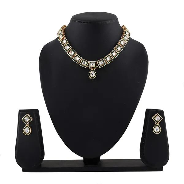 Green_Traditional_Necklace_&_Earrings_Set_Embellished_With_Kundan_For_Women