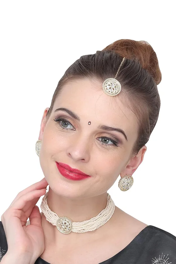 White_Traditional_Bridal_Choker_Necklace_&_Earrings_Set_With_Mangtika_Embellished_With_Kundan_&_Pearl_For_Women