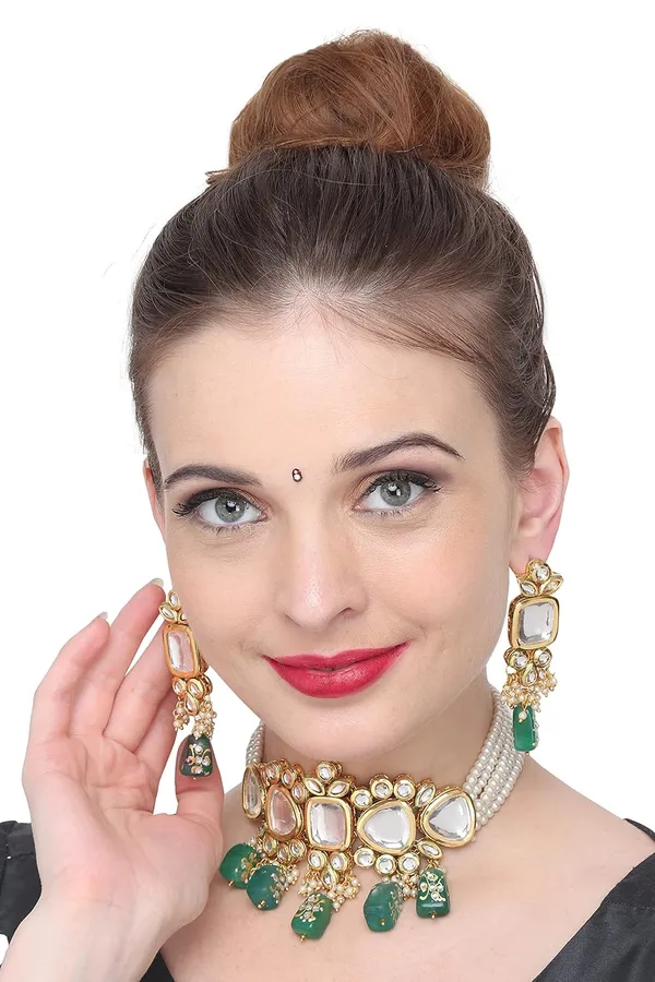 Gold_Plated_Indian_Traditional_Bridal_Choker_Necklace_&_Earrings_Set_Embellished_With_Kundan_&_Pearl_For_Women