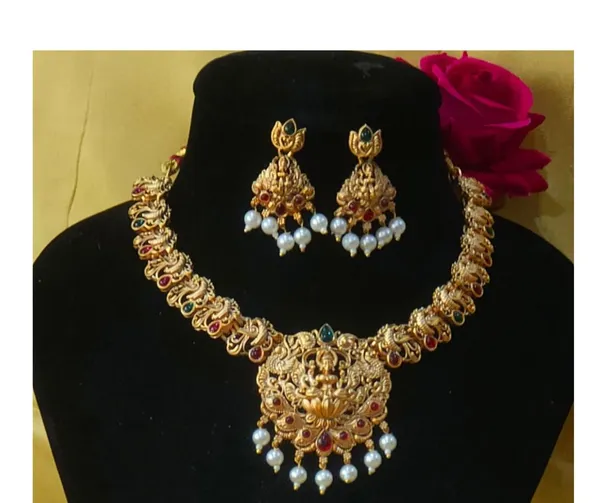Gold_Plated_Temple_Jewelry_Goddess_Laxmi_Choker_Necklace_Set