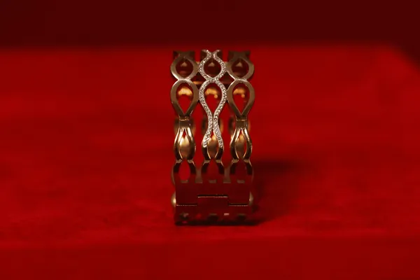 Gilded_Radiance_Bracelet