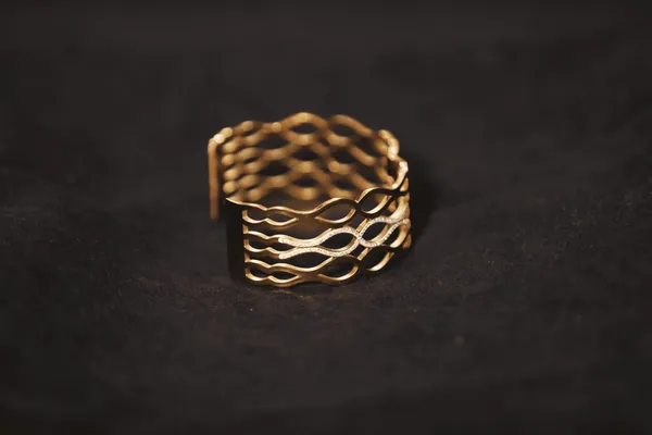 Gilded_Radiance_Bracelet