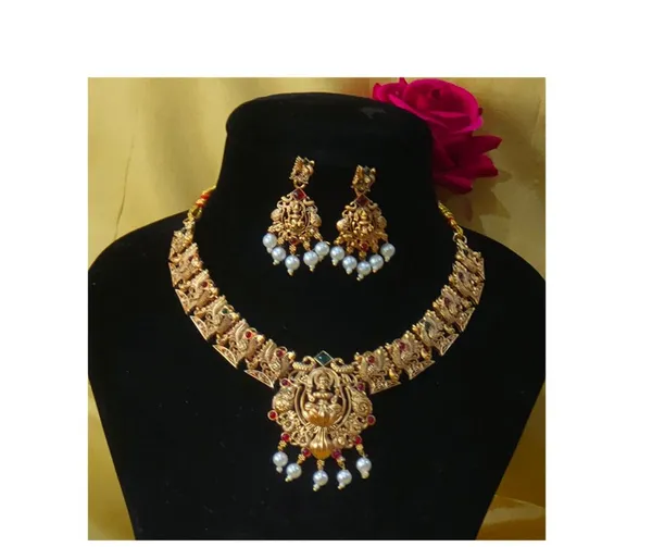 Gold_Plated_Temple_Jewelry_Goddess_Laxmi_Choker_Necklace_Set