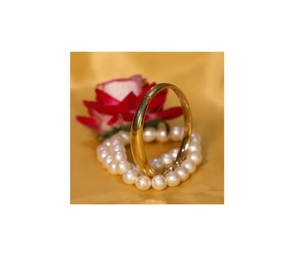 Golden_Bangle_Bracelet_For_Women_/_Girls