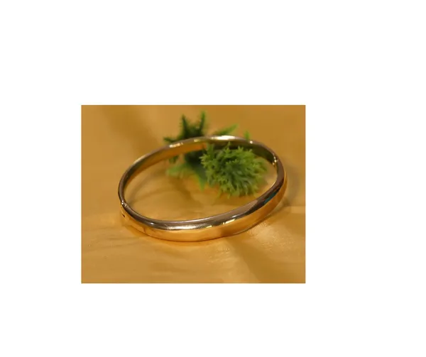 Golden_Bangle_Bracelet_For_Women_/_Girls