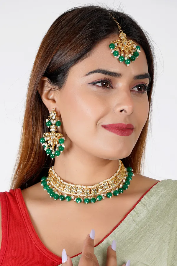 Green_Pearl_Gold_Plated_Kundan_Necklace_Set_With_Earrings_&_Maang_Tikka