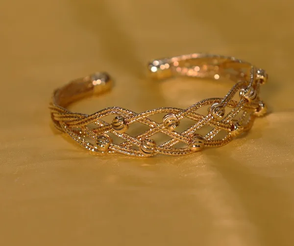 Golden_Filigree_Cuff_Bracelet