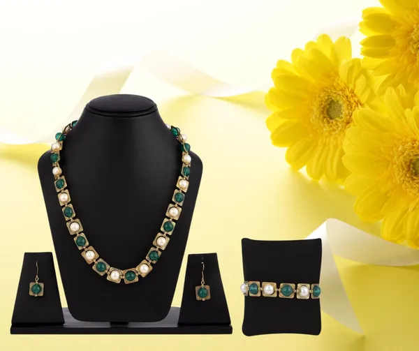 Elegant_Gold-Tone_Emerald_&_Pearl_Jewelry_Set