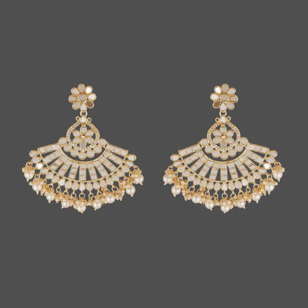 Radiant_Fan-Shaped_Mirror_and_Pearl_Earrings
