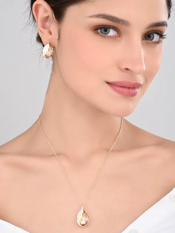Tear_Drop_Amber_Pendant_Necklace_Earrings_Set