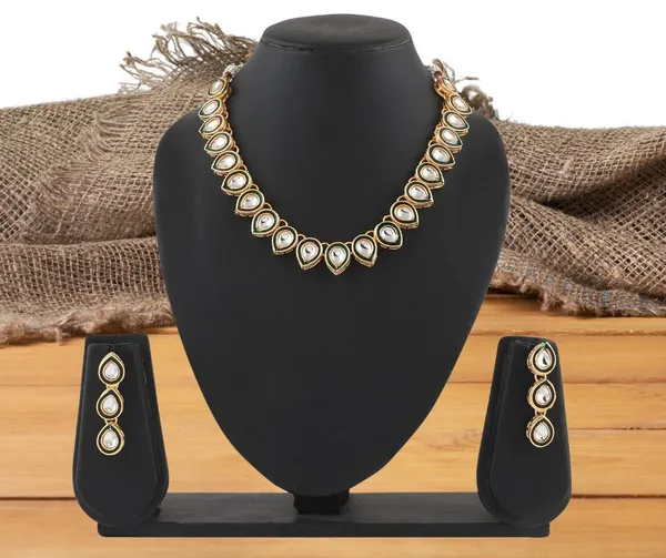 Kundan_Necklace_Set_with_Meenakari_Work