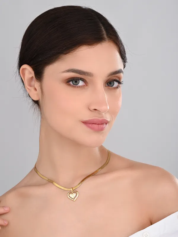 Layered_Heart_Pendant_Necklace_with_Sparkling_Accents
