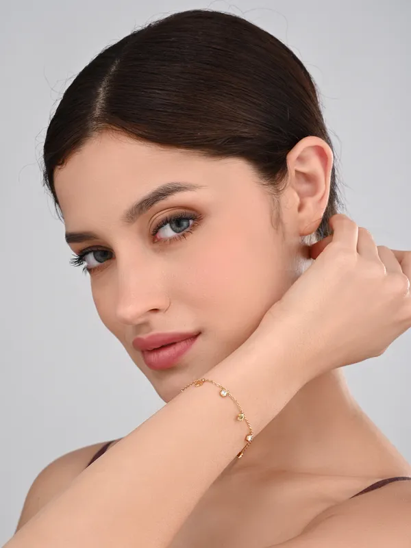 Minimalist_18K_Gold_Plated_Ankle_Chain_with_Hamsa_and_Cubic_Zirconia_Charms