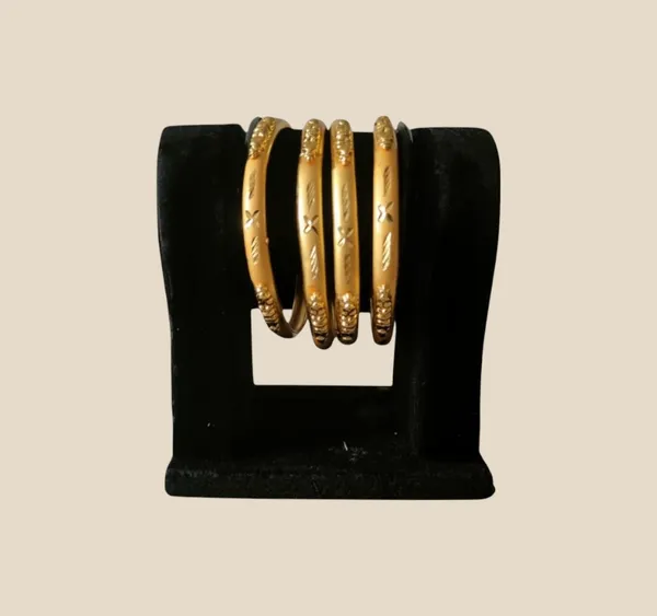 Exquisite_Gold-Plated_Bangle_Set_with_Textured_Accents_(Set_of_4)