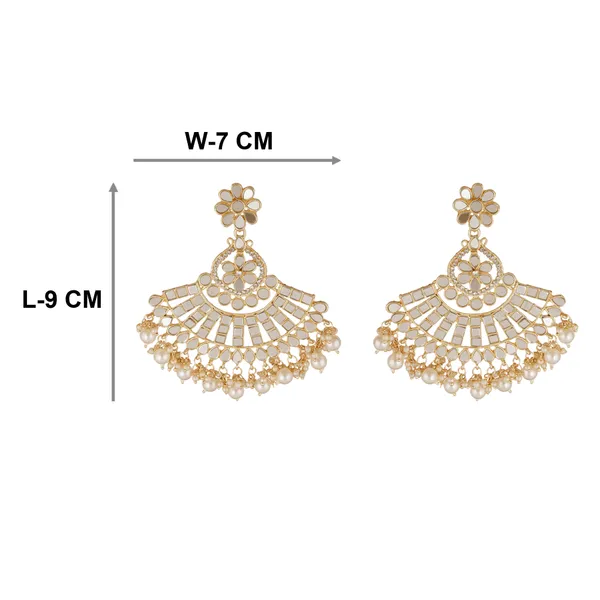 Radiant_Fan-Shaped_Mirror_and_Pearl_Earrings
