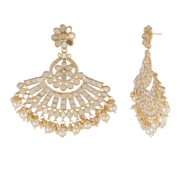 Radiant_Fan-Shaped_Mirror_and_Pearl_Earrings