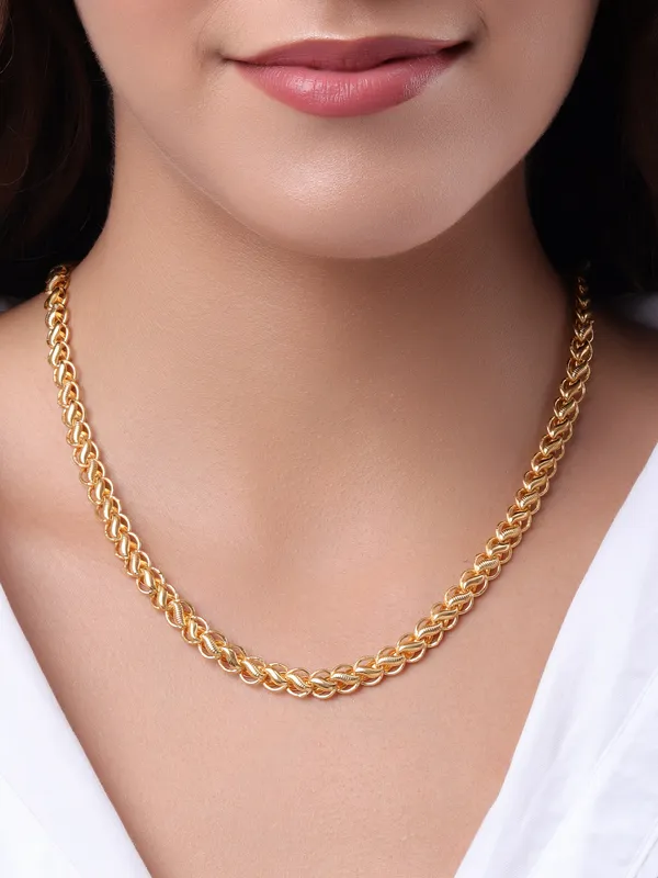 Sophisticated_Interwoven_Link_Chain_in_Gold_Finish