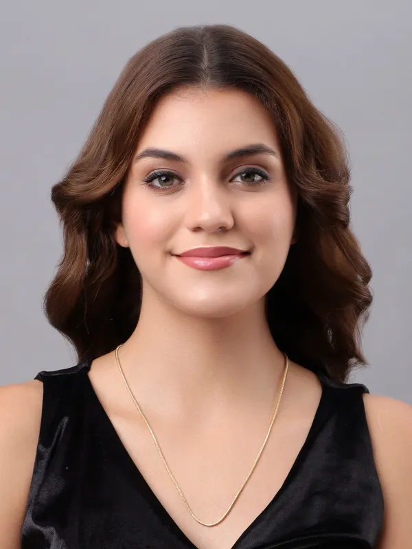 Sophisticated_Minimalist_Gold_Chain_Necklace