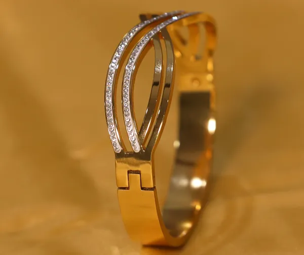 Sparkling_Pav_Accent_Bangle
