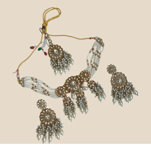 Statement_Ethnic_Jewelry_Set_with_Kundan_Accents