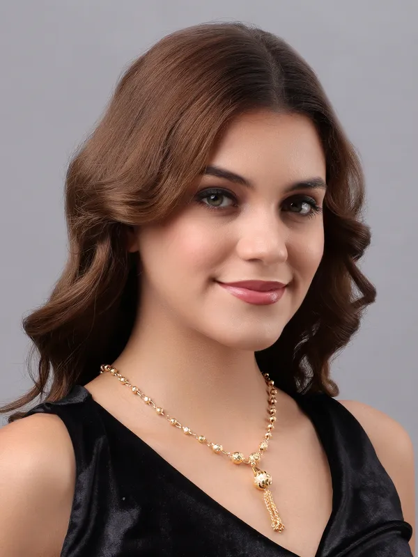 Stylish_Statement_Necklace_with_Detailed_Golden_Spheres
