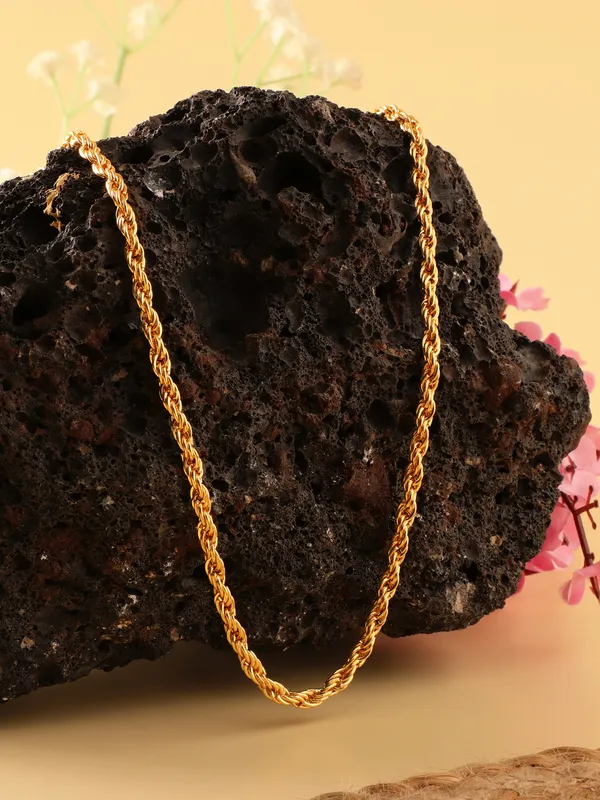 Timeless_Gold_Rope_Chain_-_High-Quality_Fashion_Jewelry