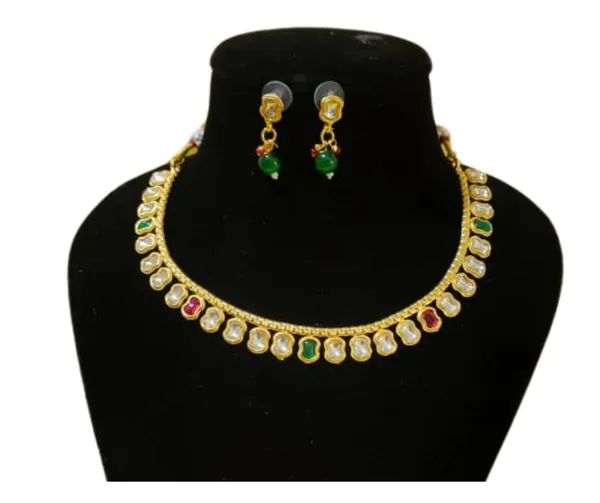 Traditional_Indian_Kundan_and_Gemstone_Necklace_&_Earrings_Jewelry_Set