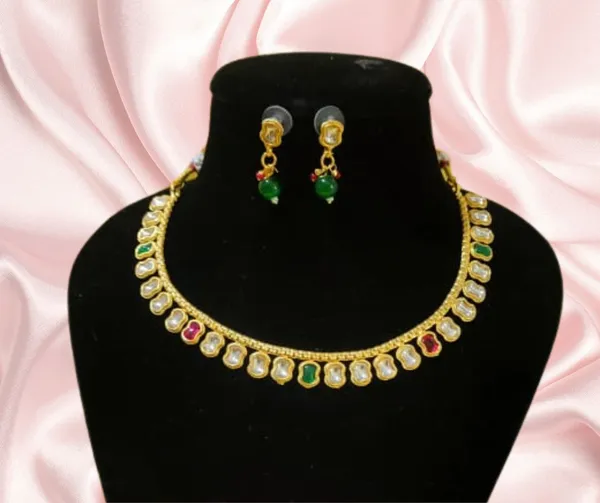 Traditional_Indian_Kundan_and_Gemstone_Necklace_&_Earrings_Jewelry_Set