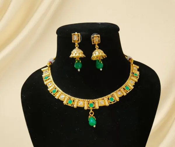 Traditional_Indian_Style_Gold_Plated_Necklace_Earrings_Set