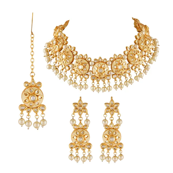 Traditional_Kundan_Polki_&_Pearl_Choker_Necklace_Jewelry_Set_with_Maang_Tikka_and_Dangling_Earrings