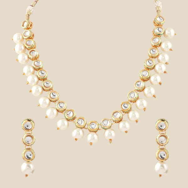 Sleek_Kundan_Necklace_Earrings_Set