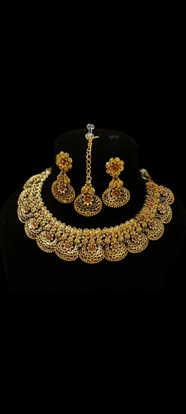 Exquisite_Gold-Toned_Filigree_Necklace,_Earrings_&_Maang_Tikka_Set_with_Jewel_Accents