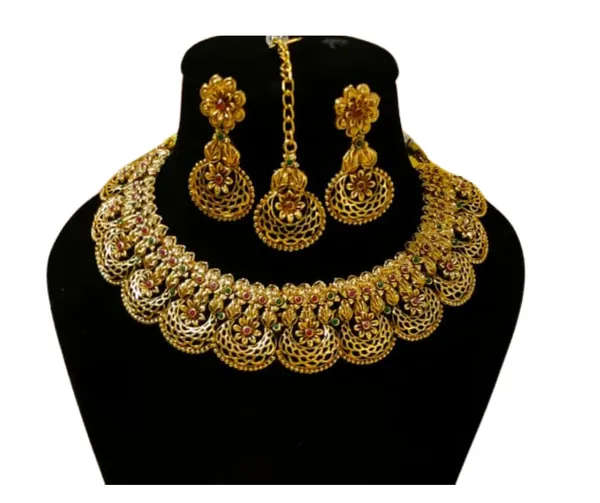 Exquisite_Gold-Toned_Filigree_Necklace,_Earrings_&_Maang_Tikka_Set_with_Jewel_Accents