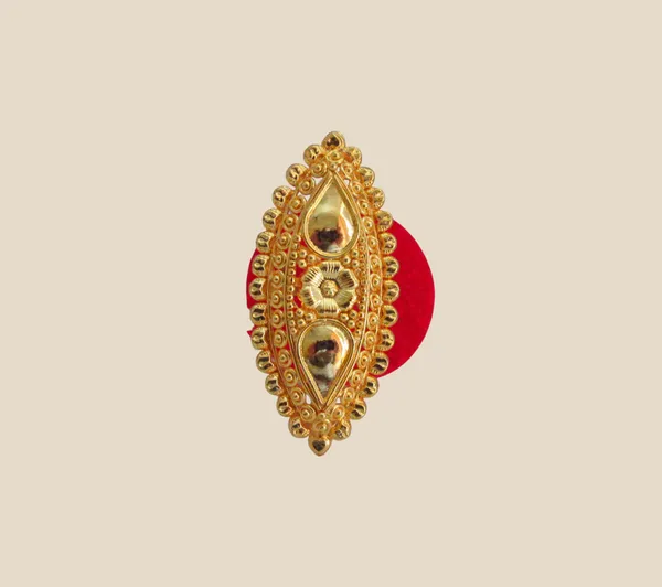 Elegant_Gold-Toned_Statement_Ring_with_Intricate_Detailing