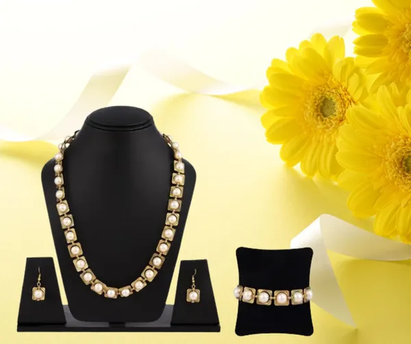 Elegant_Pearl_&_Gold-Tone_Jewelry_Set:_Necklace,_Bracelet_&_Earrings