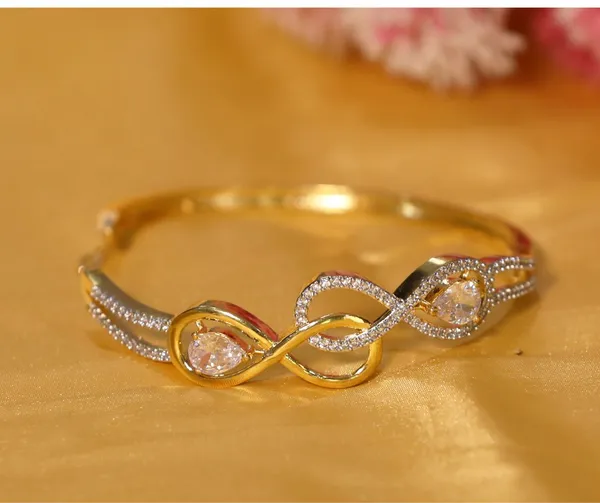 Flower_Design_Ad_Bracelet_For_Women/Girls