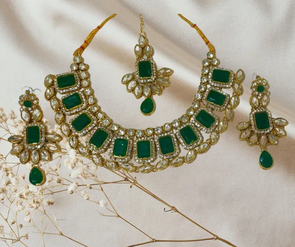 Versatile_Indian_Emerald_and_Crystal_Gold-Tone_Jewelry_Set