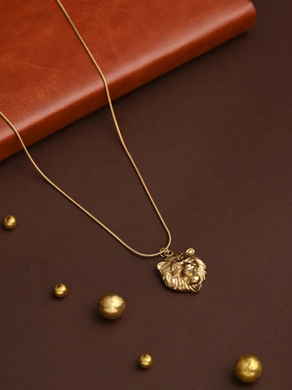 Bold_Gold_Lion_Head_Pendant_Necklace_on_Delicate_Chain