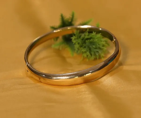 Golden_Bangle_Bracelet_For_Women_/_Girls