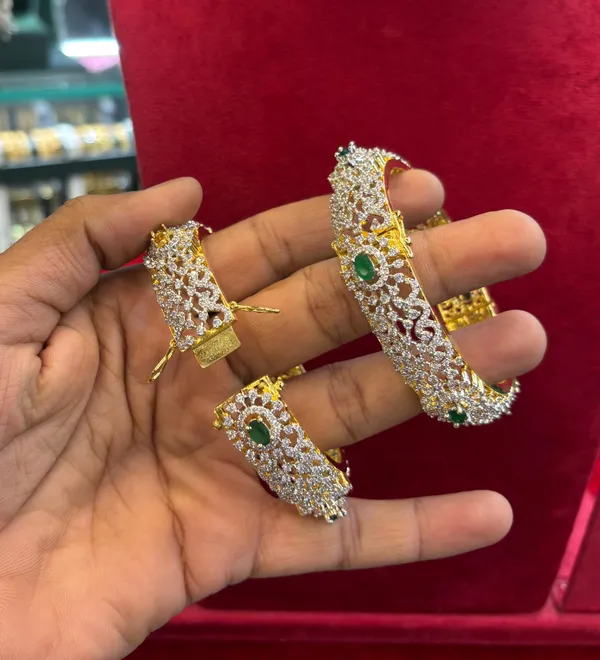 Golden_Alloy_Bangles_For_Women