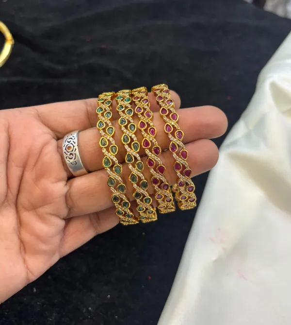 Golden_Alloy_Bangles_For_Women