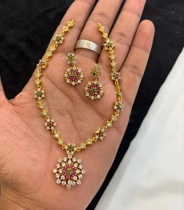 Golden_Alloy_Necklace_Set_For_Women