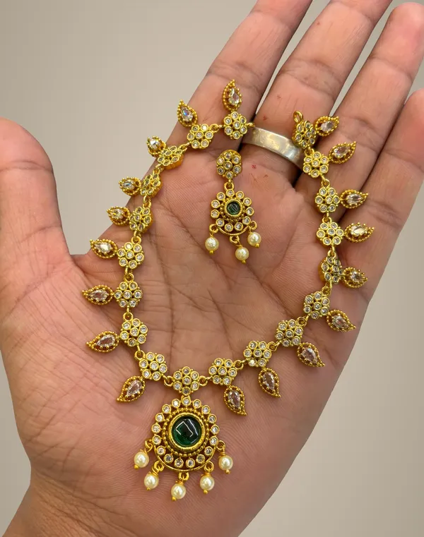 Golden_Alloy_Necklace_For_Women