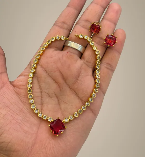 Golden_Alloy_Necklace_Set_For_Women