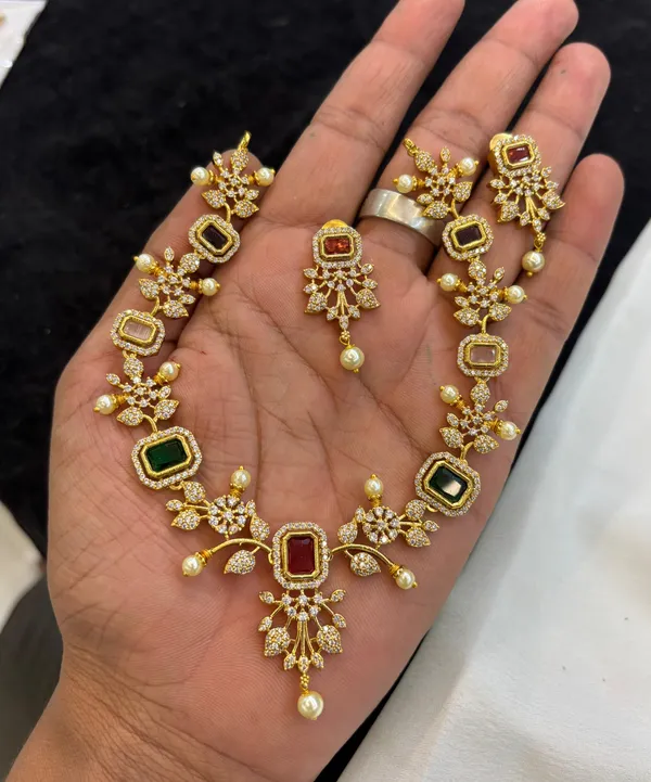 Golden_Alloy_Necklace_Set_For_Women